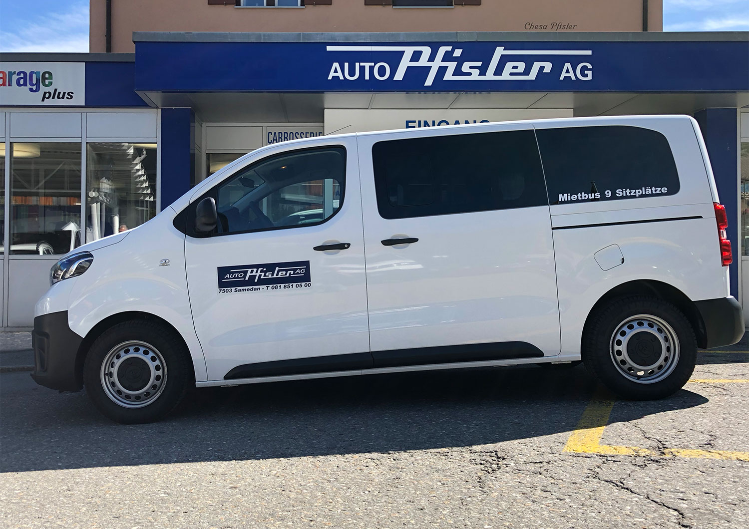 Toyota Hiace (Blau)